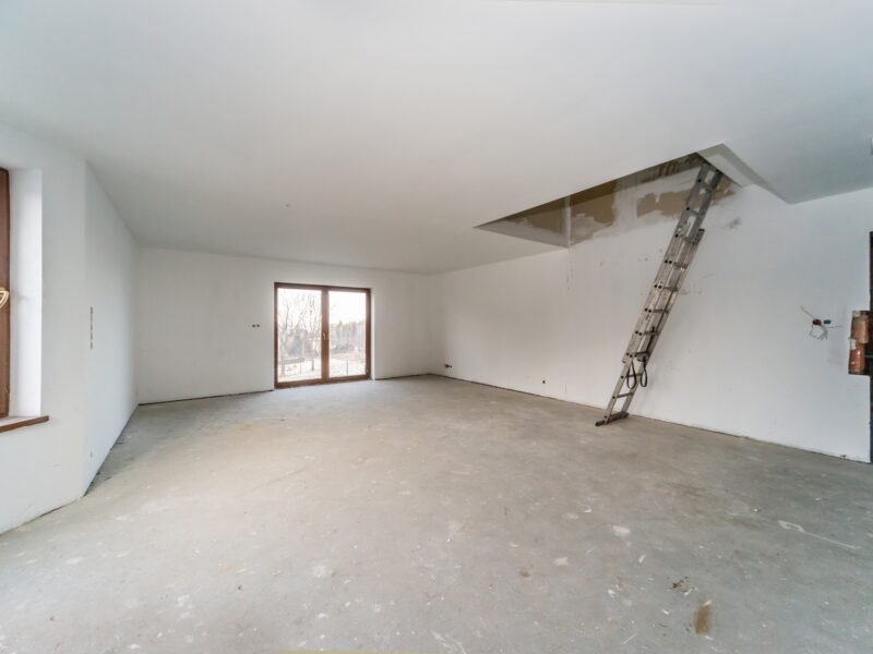 Nowy dom z dużą działką