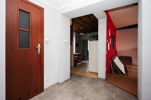 Mieszkanie z ogródkiem i budynkiem gospodarczym